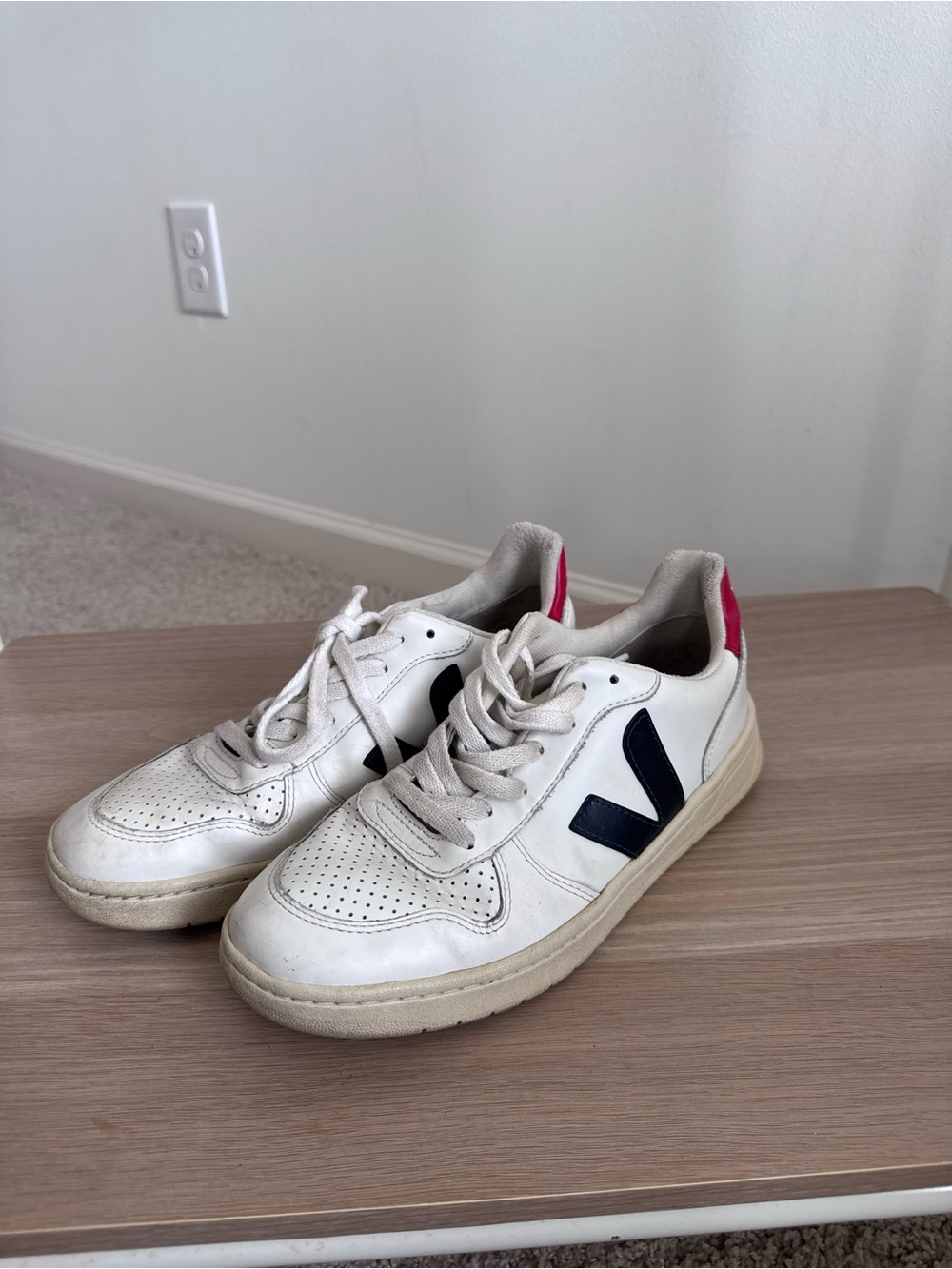 VEJA Women’s Sneaker Size 8.5